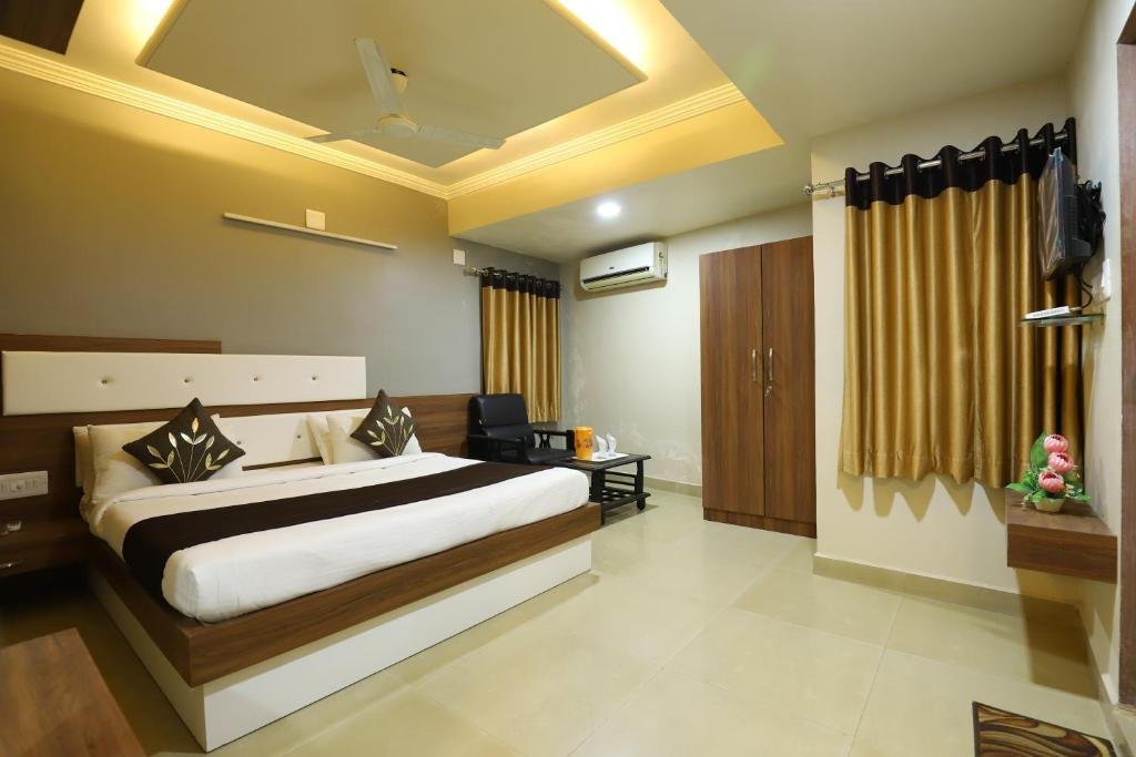 Hotel Loyal Residency