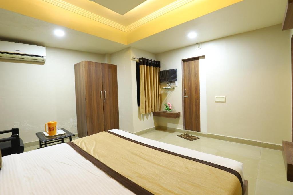 Hotel Loyal Residency