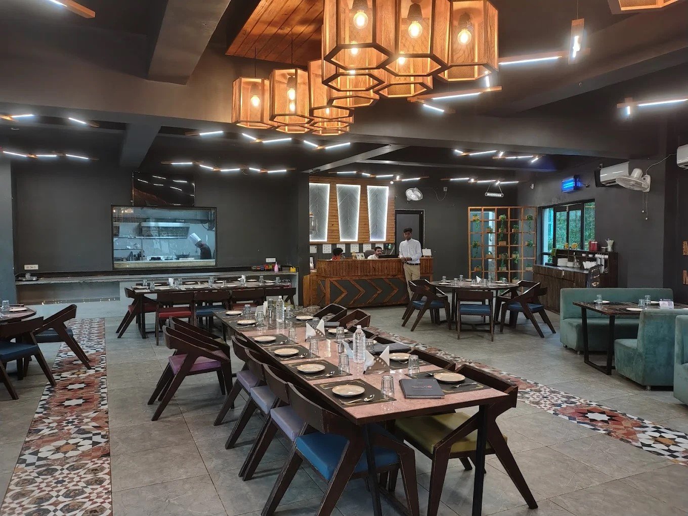 Special’s Restro & Cafe