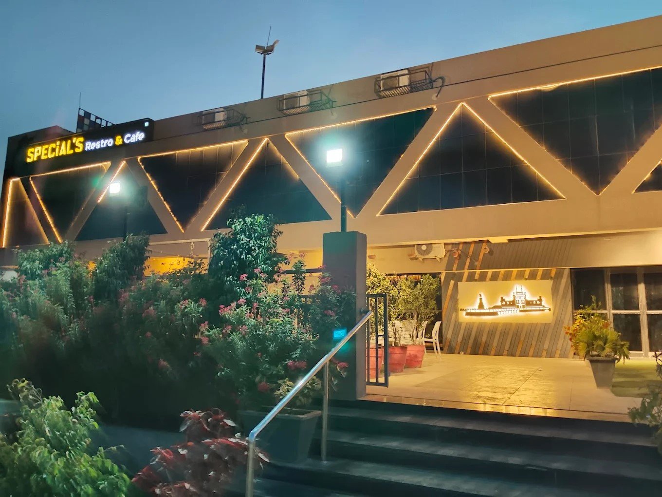 Special’s Restro & Cafe